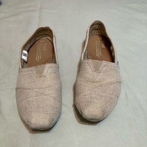 Toms alpergata slip on size 8 like new condition.